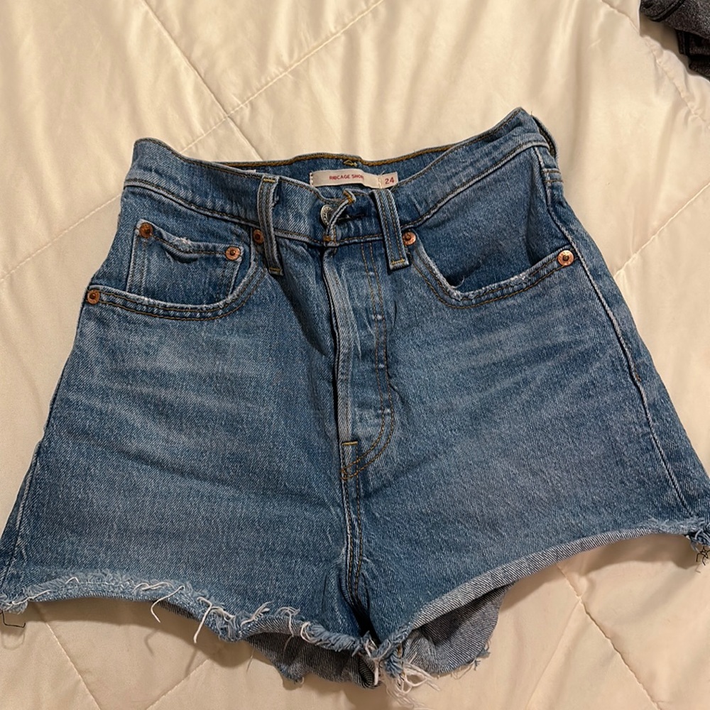 Levi’s Ribcage Cutoff Short, Size 24, Medium Denim
